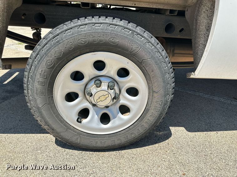 image for item KM9843 2011 Chevrolet Silverado 1500  pickup truck