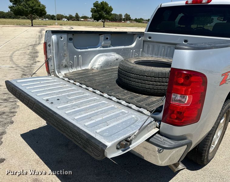 image for item KM9844 2012 Chevrolet Silverado 1500  Ext. Cab pickup truck