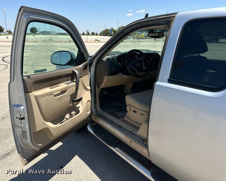 image for item KM9844 2012 Chevrolet Silverado 1500  Ext. Cab pickup truck