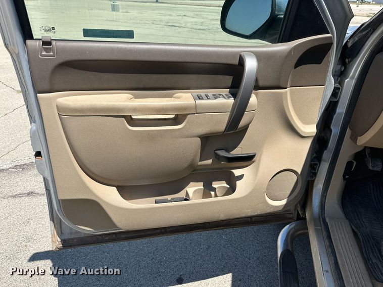 image for item KM9844 2012 Chevrolet Silverado 1500  Ext. Cab pickup truck