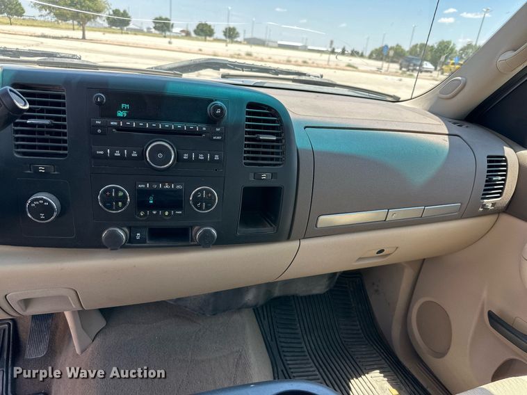 image for item KM9844 2012 Chevrolet Silverado 1500  Ext. Cab pickup truck