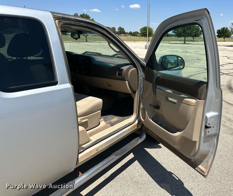 image for item KM9844 2012 Chevrolet Silverado 1500  Ext. Cab pickup truck