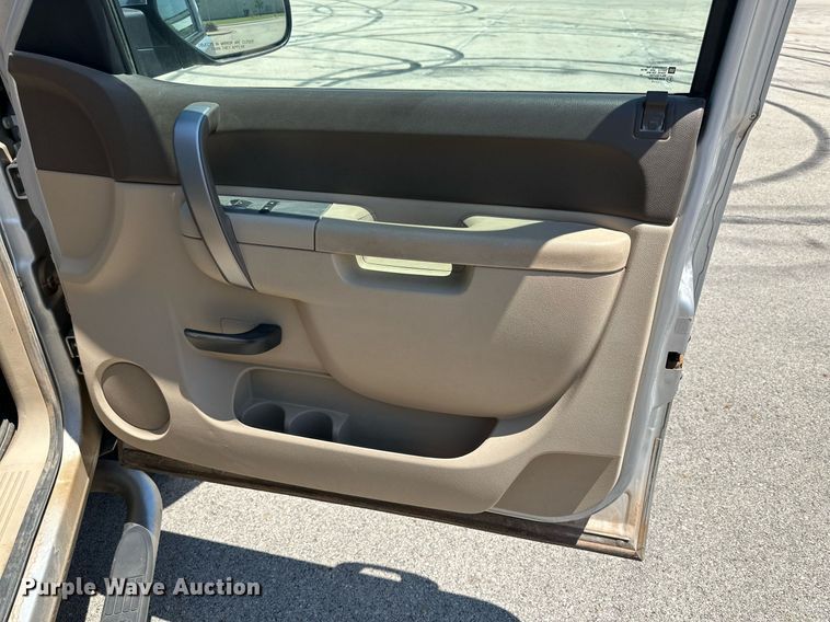 image for item KM9844 2012 Chevrolet Silverado 1500  Ext. Cab pickup truck