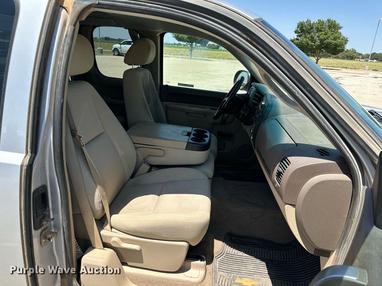 image for item KM9844 2012 Chevrolet Silverado 1500  Ext. Cab pickup truck