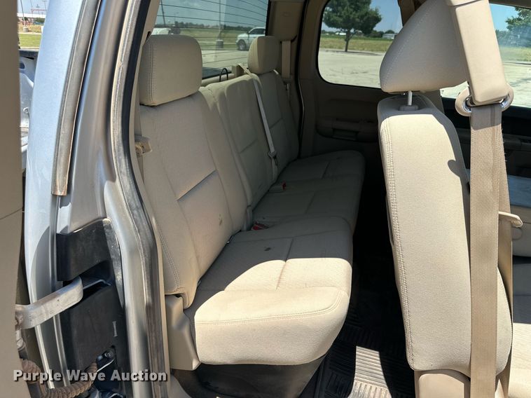 image for item KM9844 2012 Chevrolet Silverado 1500  Ext. Cab pickup truck