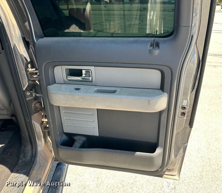 image for item KM9845 2010 Ford F150  SuperCrew pickup truck