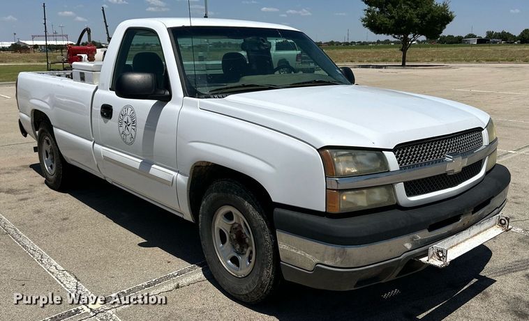 image for item KM9847 2003 Chevrolet Silverado 1500  pickup truck