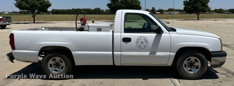 image for item KM9847 2003 Chevrolet Silverado 1500  pickup truck