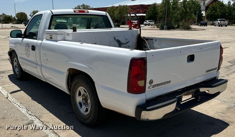 image for item KM9847 2003 Chevrolet Silverado 1500  pickup truck