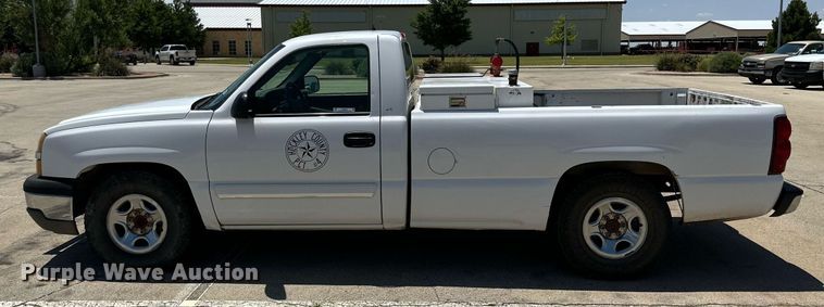 image for item KM9847 2003 Chevrolet Silverado 1500  pickup truck