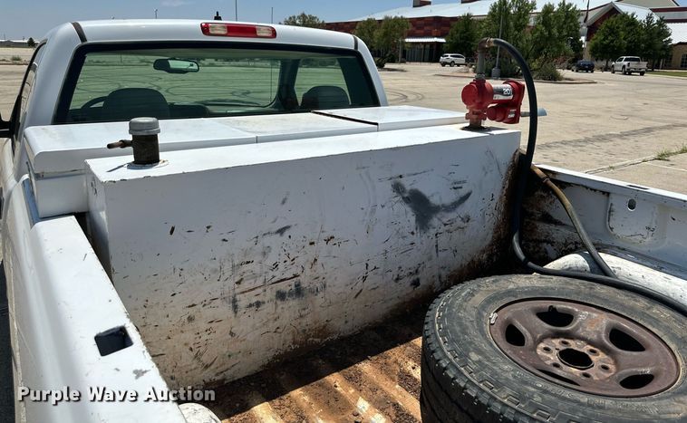 image for item KM9847 2003 Chevrolet Silverado 1500  pickup truck