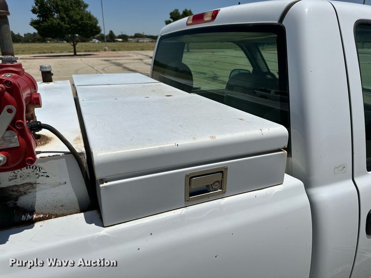 image for item KM9847 2003 Chevrolet Silverado 1500  pickup truck