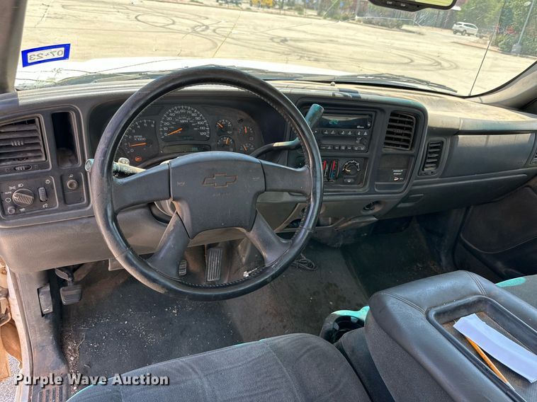 image for item KM9847 2003 Chevrolet Silverado 1500  pickup truck