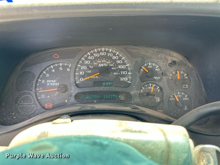 image for item KM9847 2003 Chevrolet Silverado 1500  pickup truck