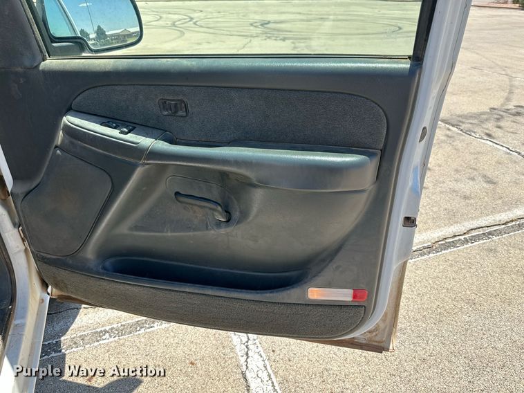 image for item KM9847 2003 Chevrolet Silverado 1500  pickup truck