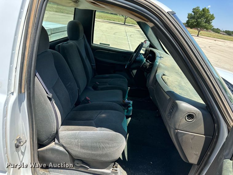 image for item KM9847 2003 Chevrolet Silverado 1500  pickup truck