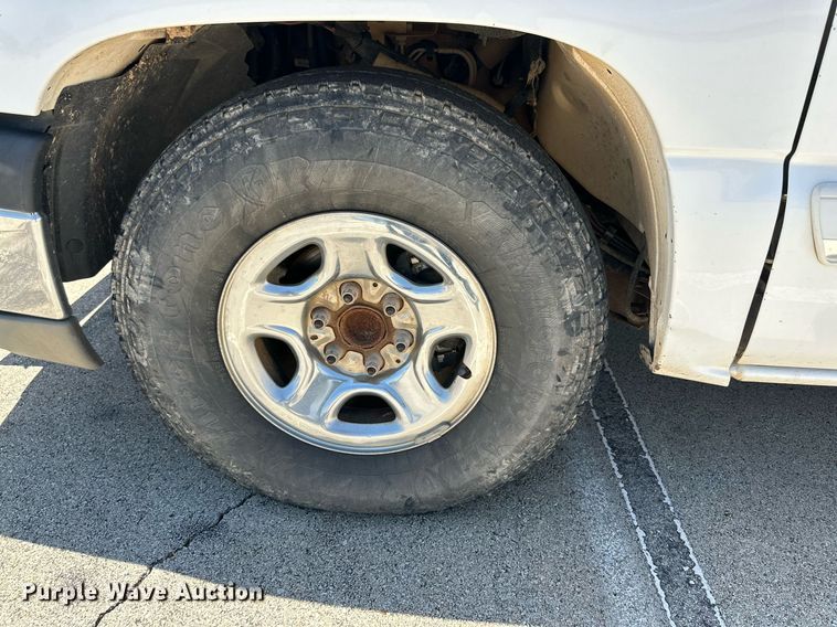 image for item KM9847 2003 Chevrolet Silverado 1500  pickup truck