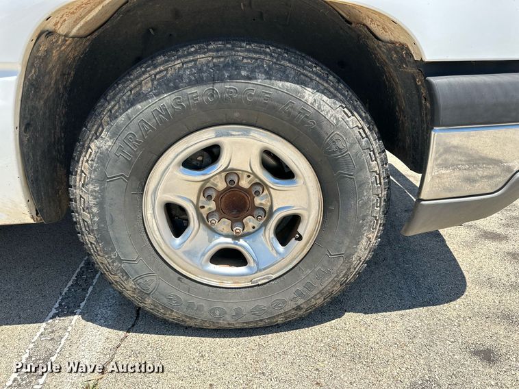 image for item KM9847 2003 Chevrolet Silverado 1500  pickup truck