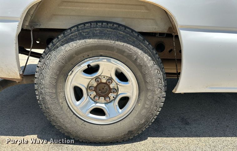 image for item KM9847 2003 Chevrolet Silverado 1500  pickup truck