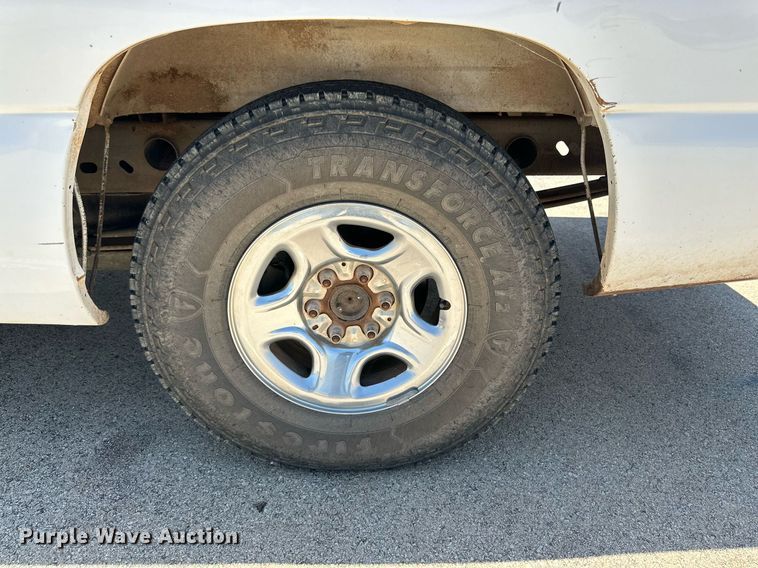 image for item KM9847 2003 Chevrolet Silverado 1500  pickup truck