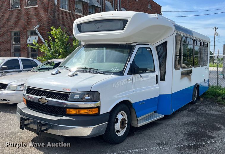 image for item LE9542 2014 Chevrolet Express  shuttle bus