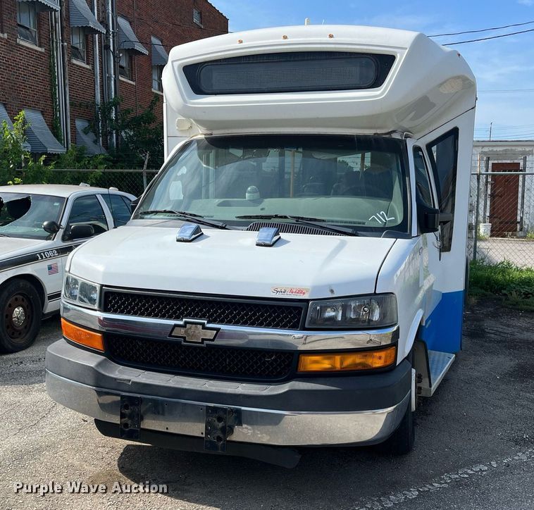 image for item LE9542 2014 Chevrolet Express  shuttle bus