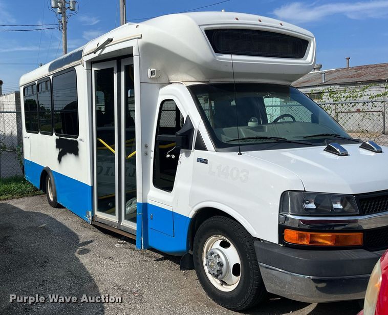 image for item LE9542 2014 Chevrolet Express  shuttle bus