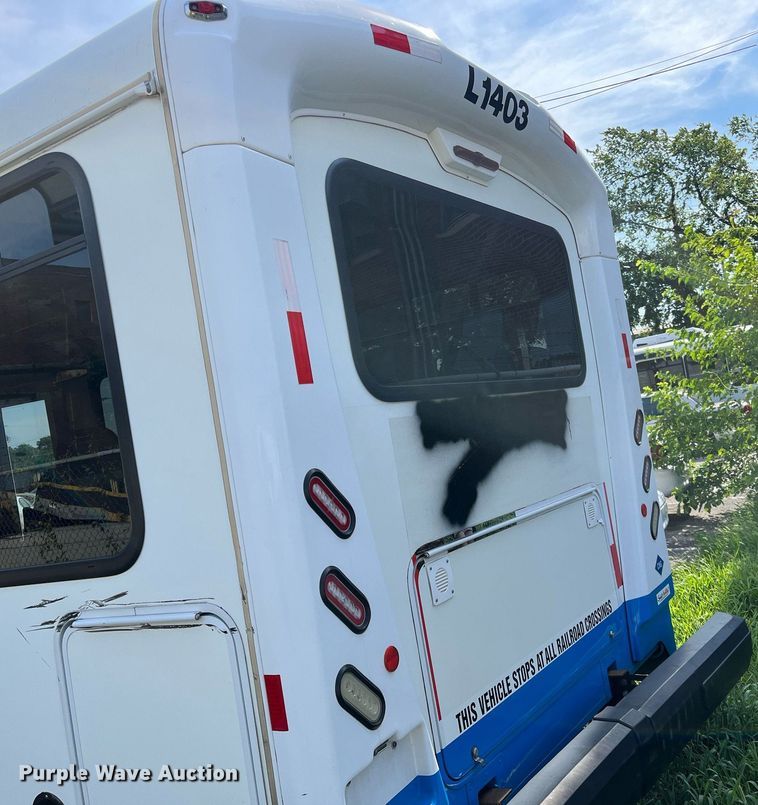 image for item LE9542 2014 Chevrolet Express  shuttle bus