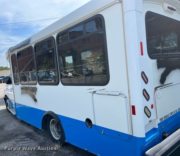 image for item LE9542 2014 Chevrolet Express  shuttle bus