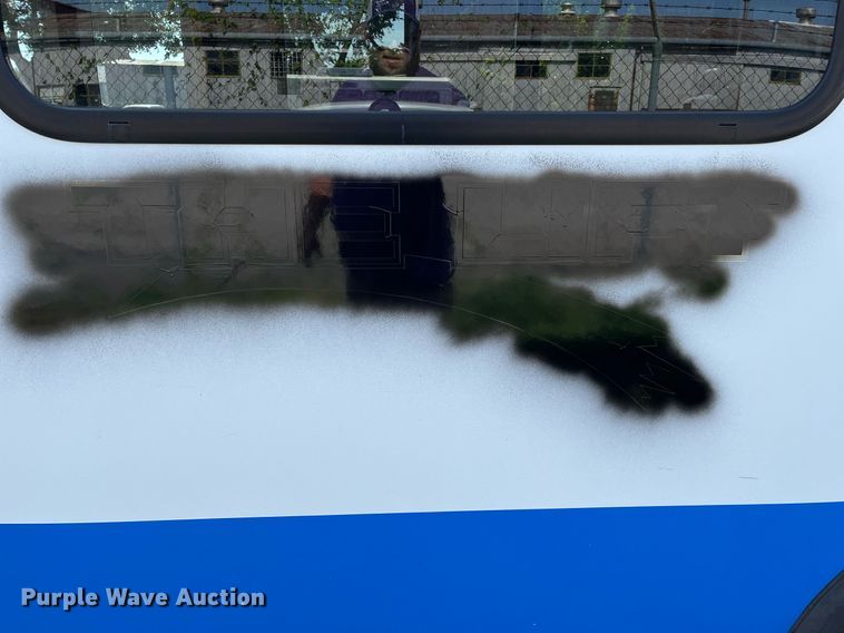 image for item LE9542 2014 Chevrolet Express  shuttle bus