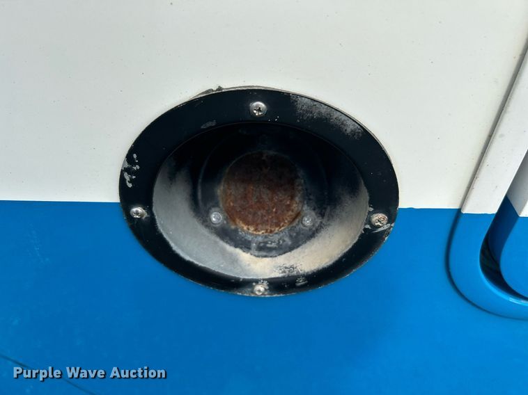 image for item LE9542 2014 Chevrolet Express  shuttle bus