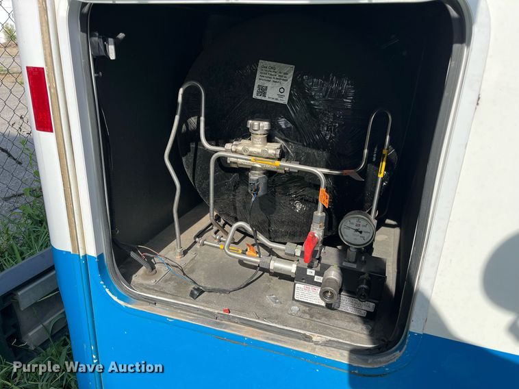 image for item LE9542 2014 Chevrolet Express  shuttle bus