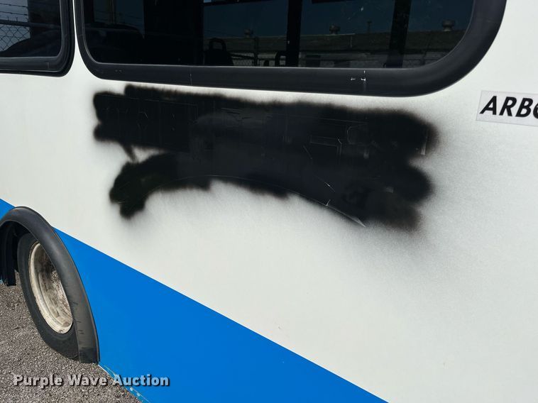 image for item LE9542 2014 Chevrolet Express  shuttle bus