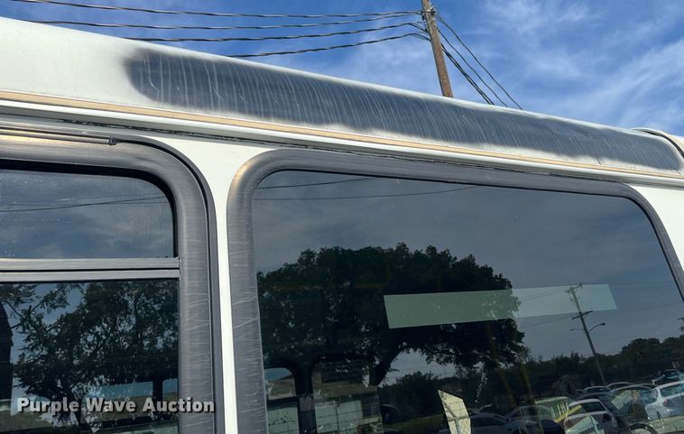 image for item LE9542 2014 Chevrolet Express  shuttle bus