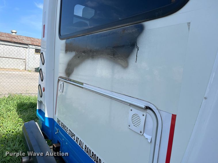 image for item LE9542 2014 Chevrolet Express  shuttle bus