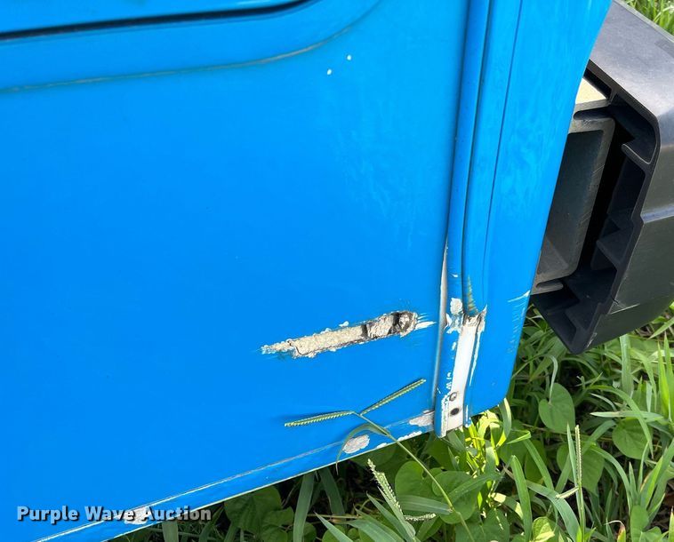 image for item LE9542 2014 Chevrolet Express  shuttle bus