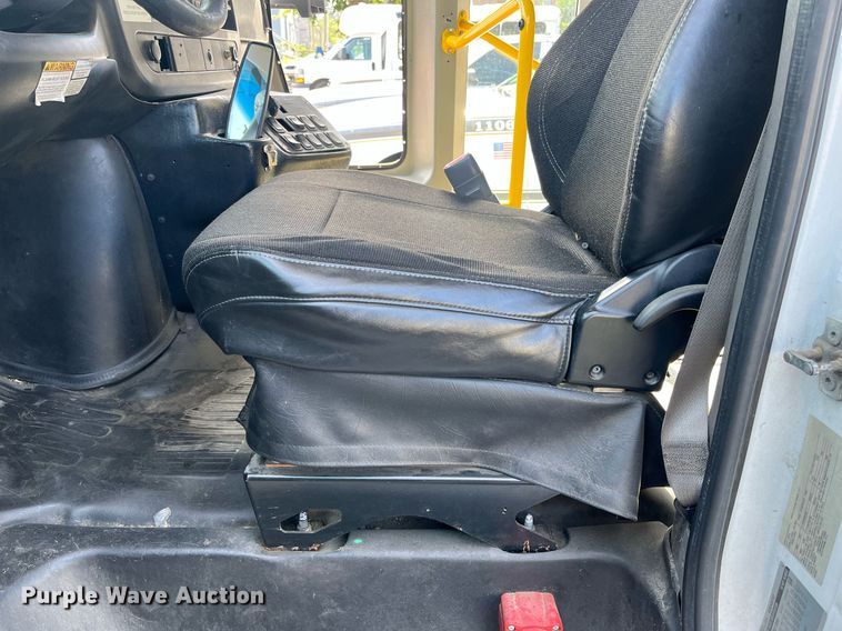 image for item LE9542 2014 Chevrolet Express  shuttle bus