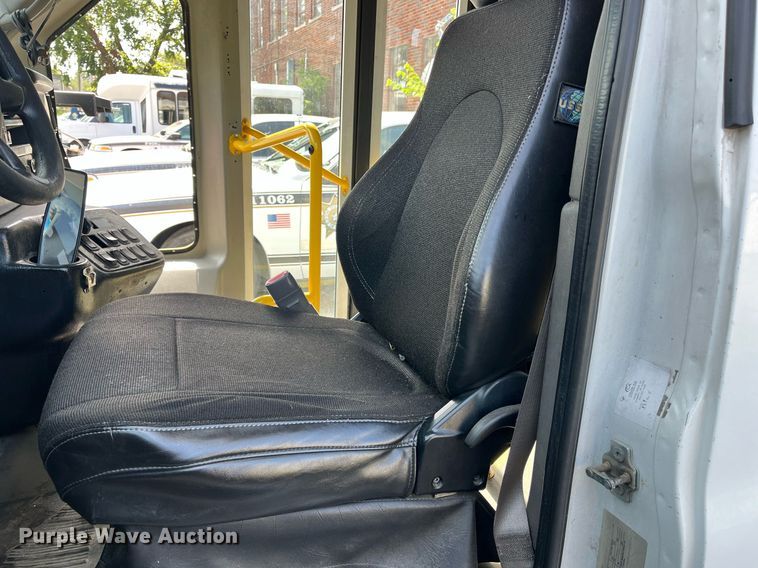 image for item LE9542 2014 Chevrolet Express  shuttle bus