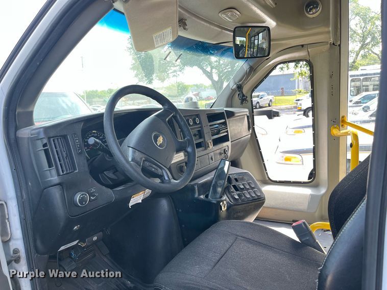 image for item LE9542 2014 Chevrolet Express  shuttle bus