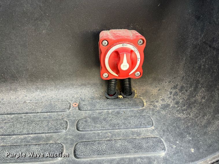 image for item LE9542 2014 Chevrolet Express  shuttle bus