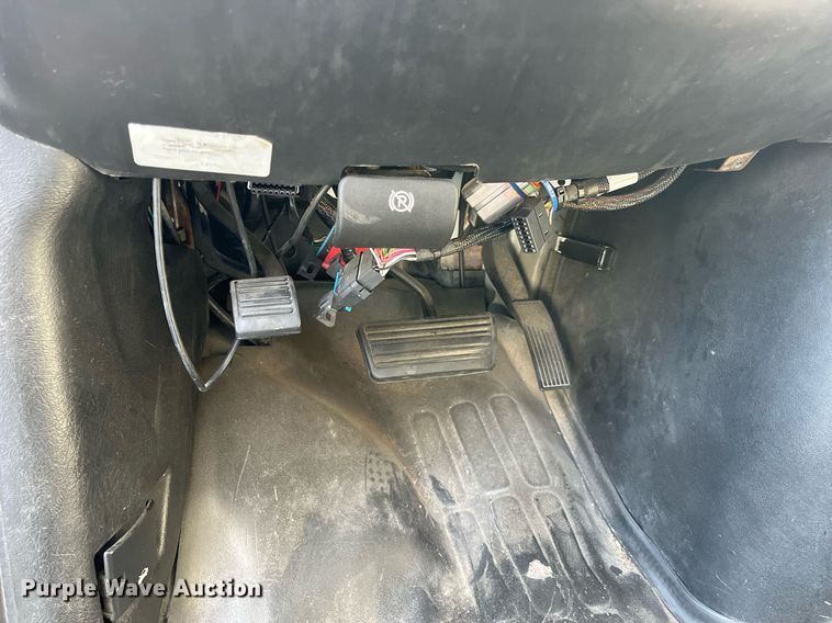 image for item LE9542 2014 Chevrolet Express  shuttle bus