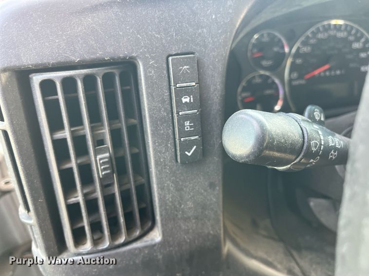 image for item LE9542 2014 Chevrolet Express  shuttle bus