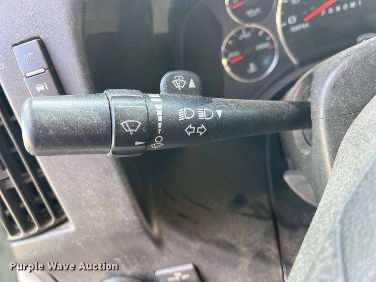 image for item LE9542 2014 Chevrolet Express  shuttle bus