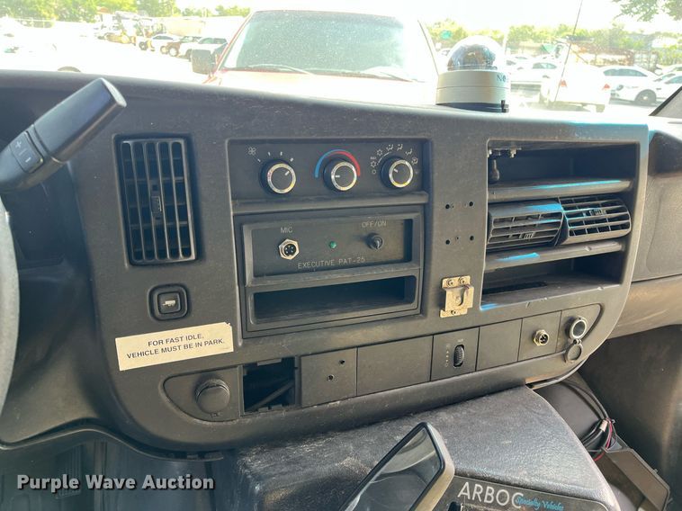 image for item LE9542 2014 Chevrolet Express  shuttle bus