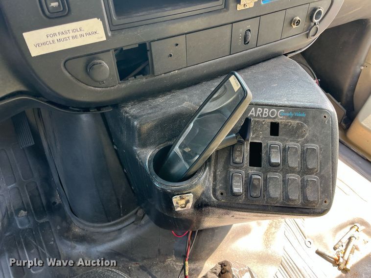 image for item LE9542 2014 Chevrolet Express  shuttle bus