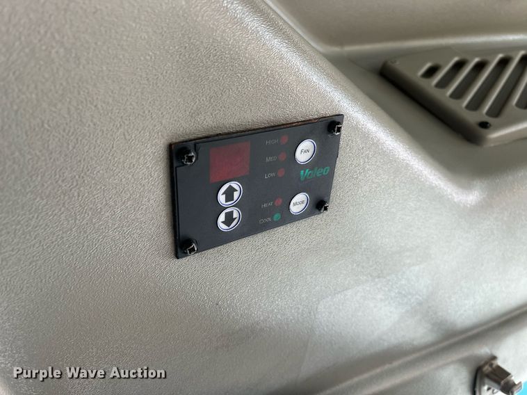 image for item LE9542 2014 Chevrolet Express  shuttle bus