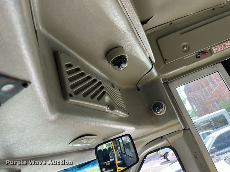 image for item LE9542 2014 Chevrolet Express  shuttle bus