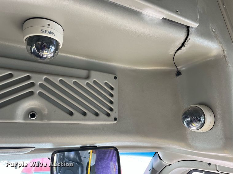 image for item LE9542 2014 Chevrolet Express  shuttle bus