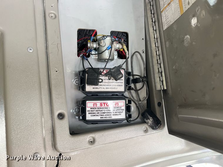 image for item LE9542 2014 Chevrolet Express  shuttle bus