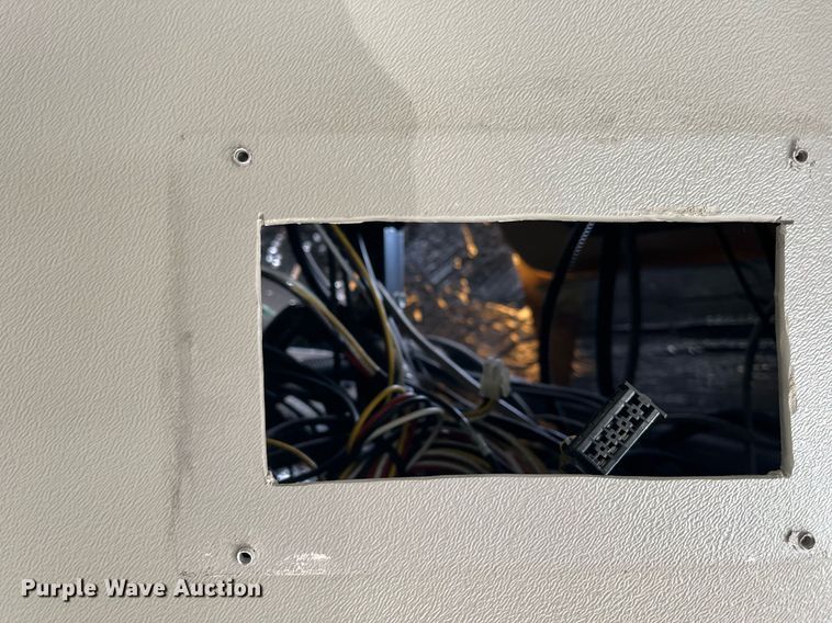 image for item LE9542 2014 Chevrolet Express  shuttle bus